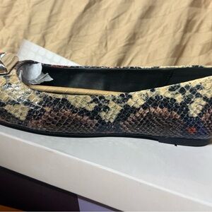 Elegant Snakeskin Patterned Loafers